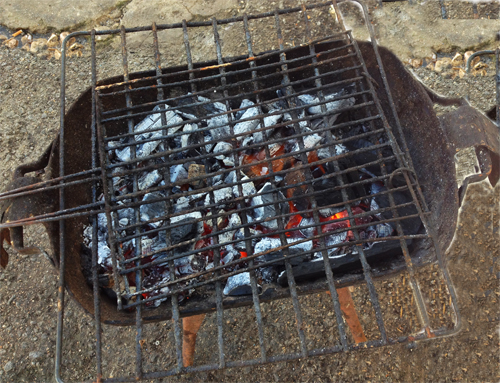 grill felulrol uresen kicsi_1.jpg