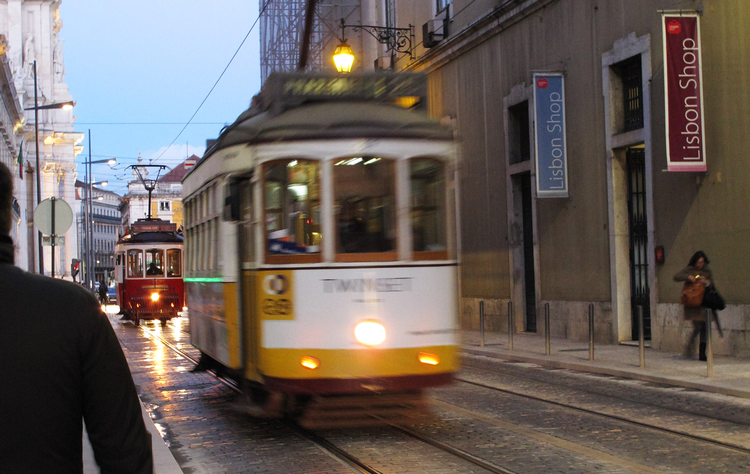 Villamos piros sarga img 5924