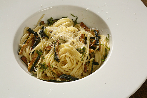Cukkinis pasta kicsi