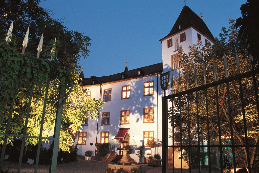 Bau schloss aussen nacht spans