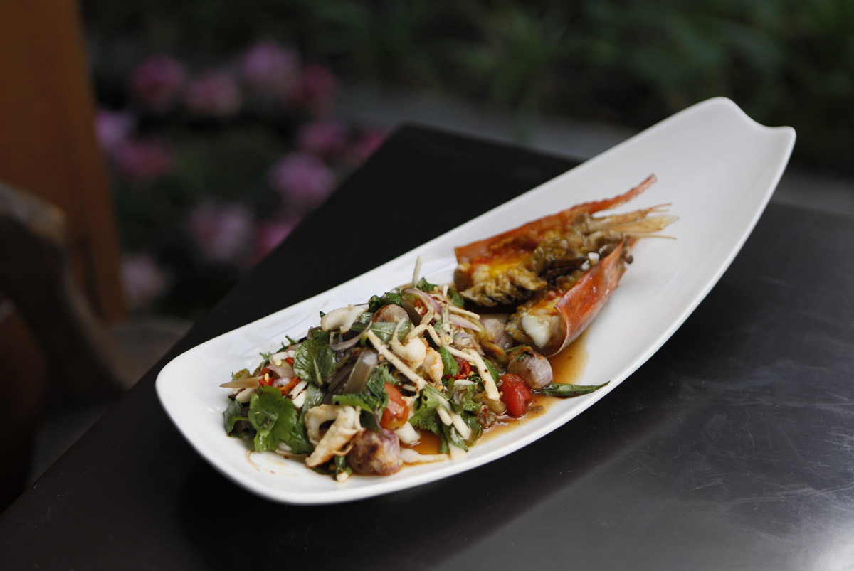 H 00015609 salad of lobster and grilled local vegetables