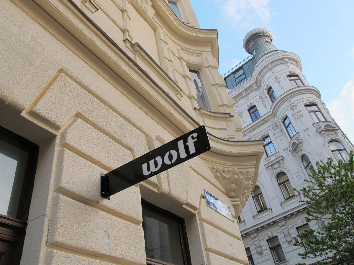 Becs wolf logo 5950