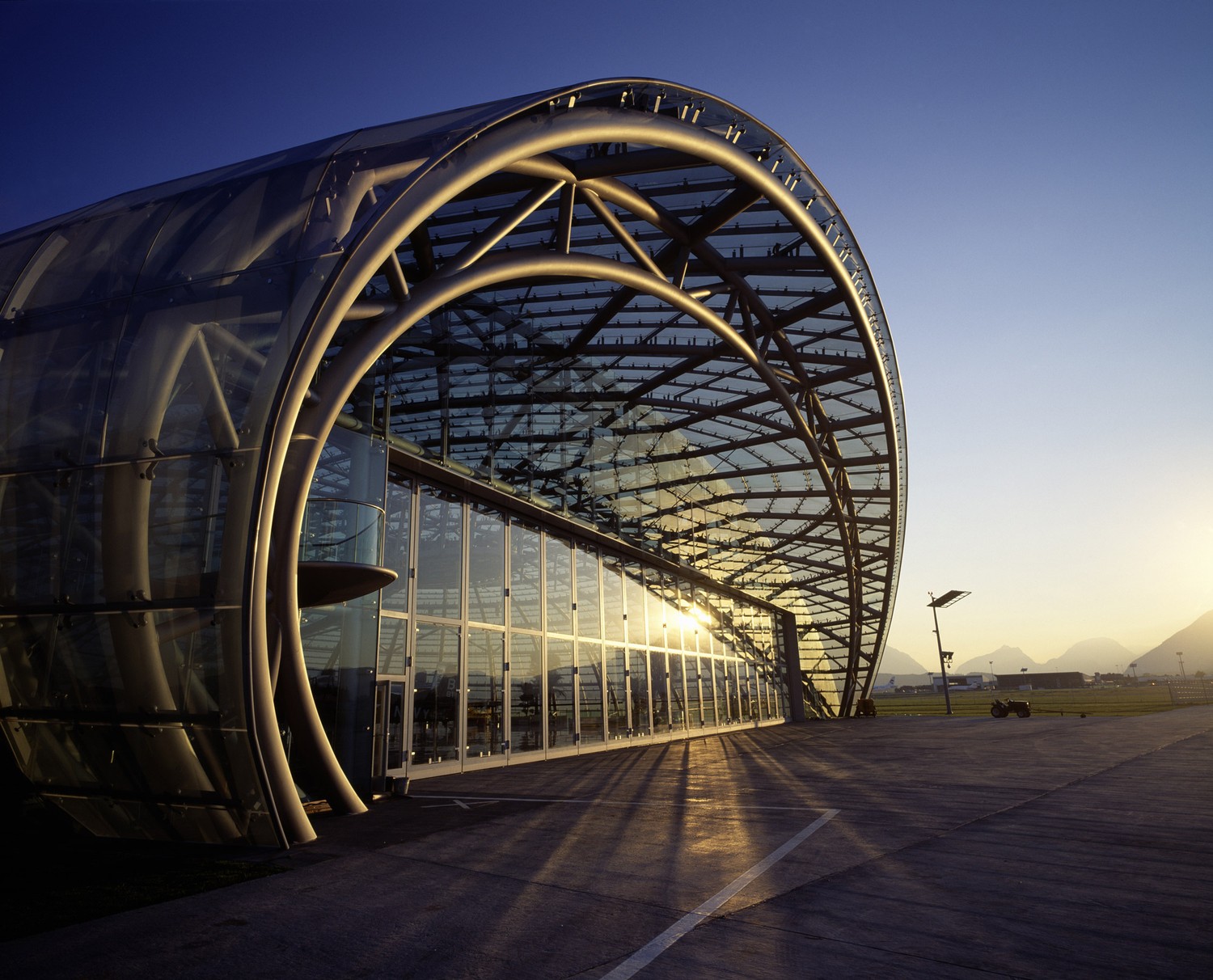 Trettl hangar 241003h701